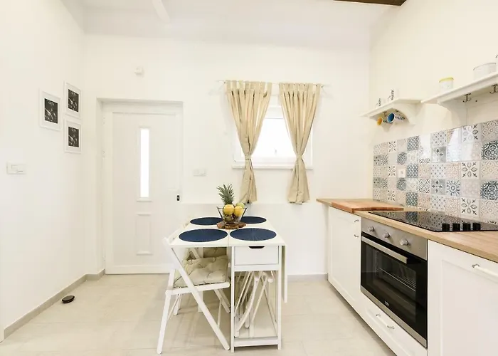 Eladora بيوغْغاد نا موغو